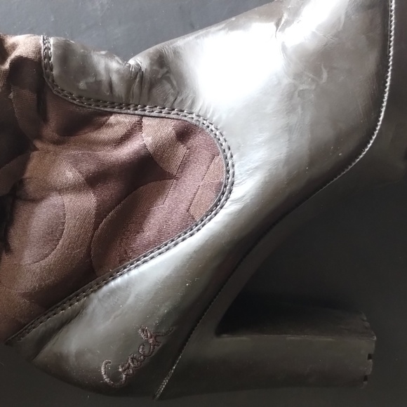 Coach boots brown coach C  with coach button - Picture 15 of 16